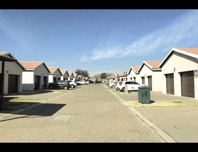 3 BEDROOM TOWNHOUSE FOR SALE IN BRENTWOOD
